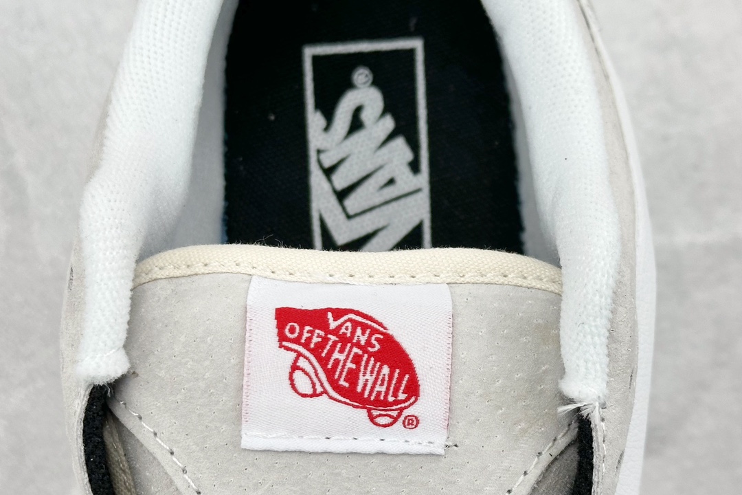 140  Vans Classics Knu Skool 米白黑线条