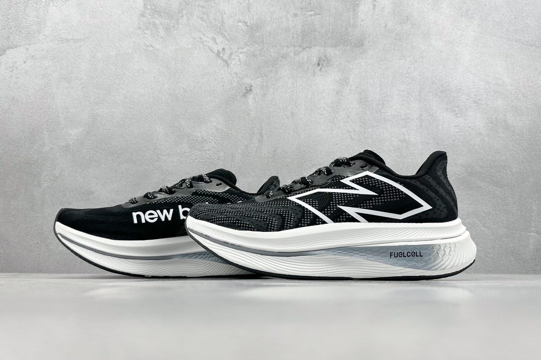 200  New Balance FuelCell 新百伦NB系列超轻量化低帮休闲运动慢跑鞋 MRCXBW3