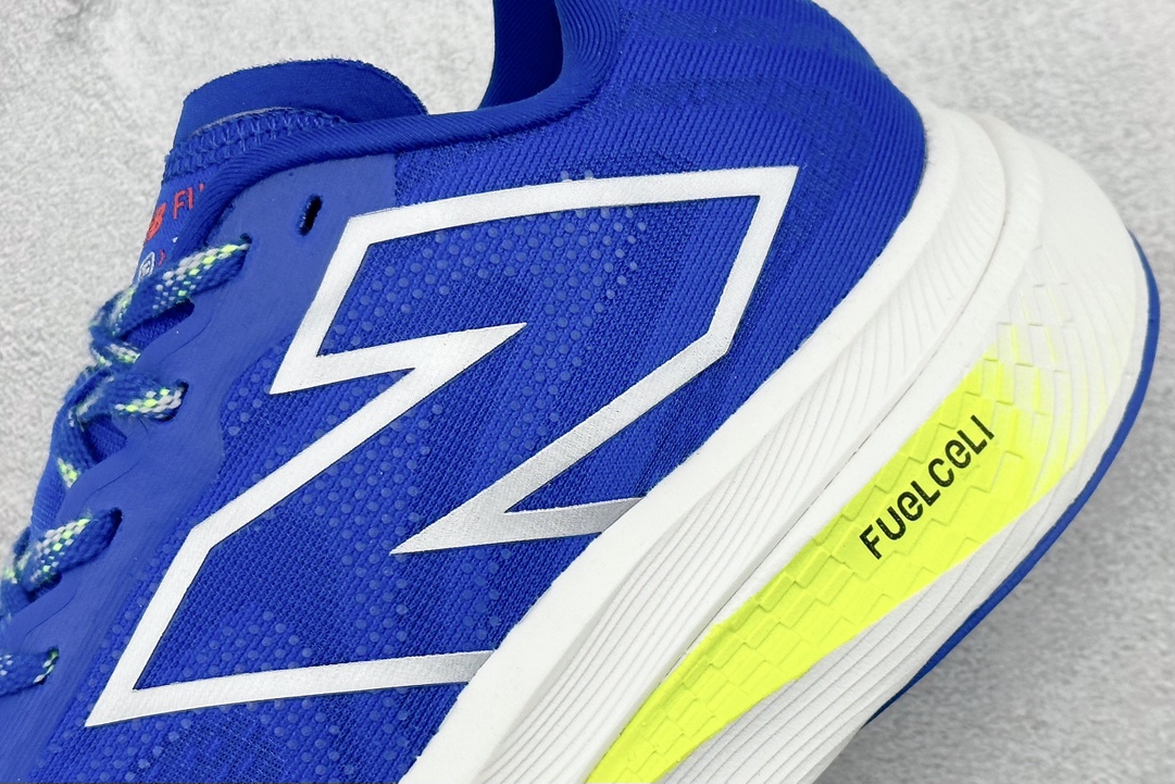 200  New Balance FuelCell 新百伦NB系列超轻量化低帮休闲运动慢跑鞋 MRCXBL3