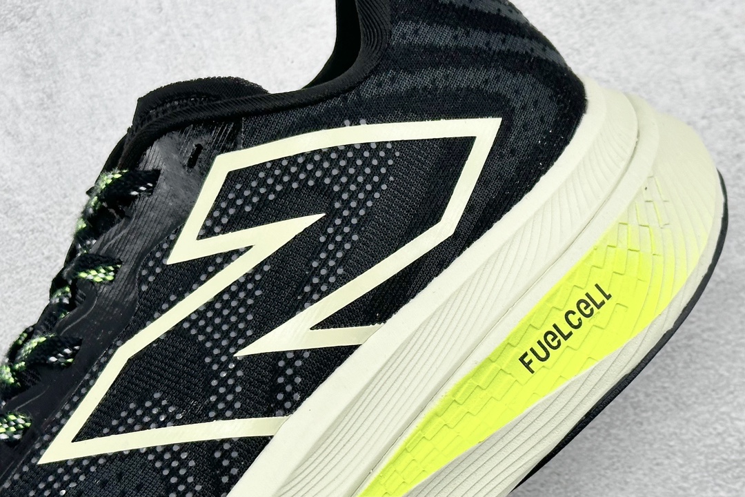 200  New Balance FuelCell 新百伦NB系列超轻量化低帮休闲运动慢跑鞋 MRCXBK3