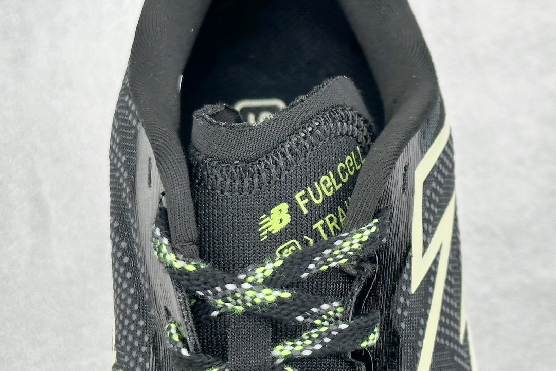 200  New Balance FuelCell 新百伦NB系列超轻量化低帮休闲运动慢跑鞋 MRCXBK3