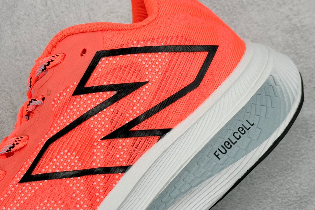 200  New Balance FuelCell SuperComp Trainer V2  新百伦NB系列超轻量化低帮休闲运动慢跑鞋 MRCXCK3