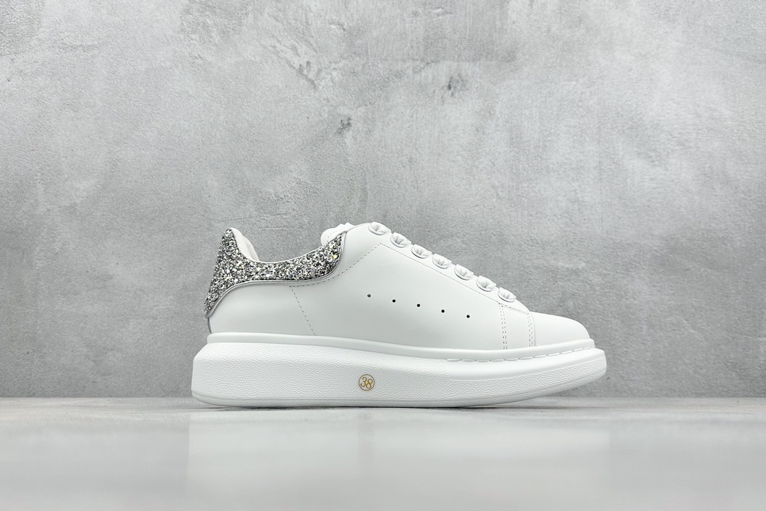 380 W版 顶级纯原 麦昆 低帮厚底板鞋 亚历山大·麦昆Alexander McQueen Oversized Sneakers 低帮时装厚底休闲运动小白板鞋 IW5145