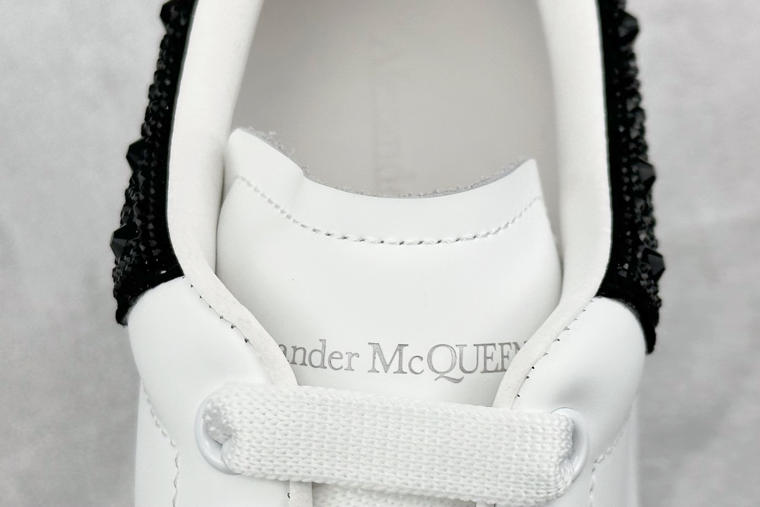 380 W版 顶级纯原 麦昆 低帮厚底板鞋 亚历山大·麦昆Alexander McQueen Oversized Sneakers 低帮时装厚底休闲运动小白板鞋