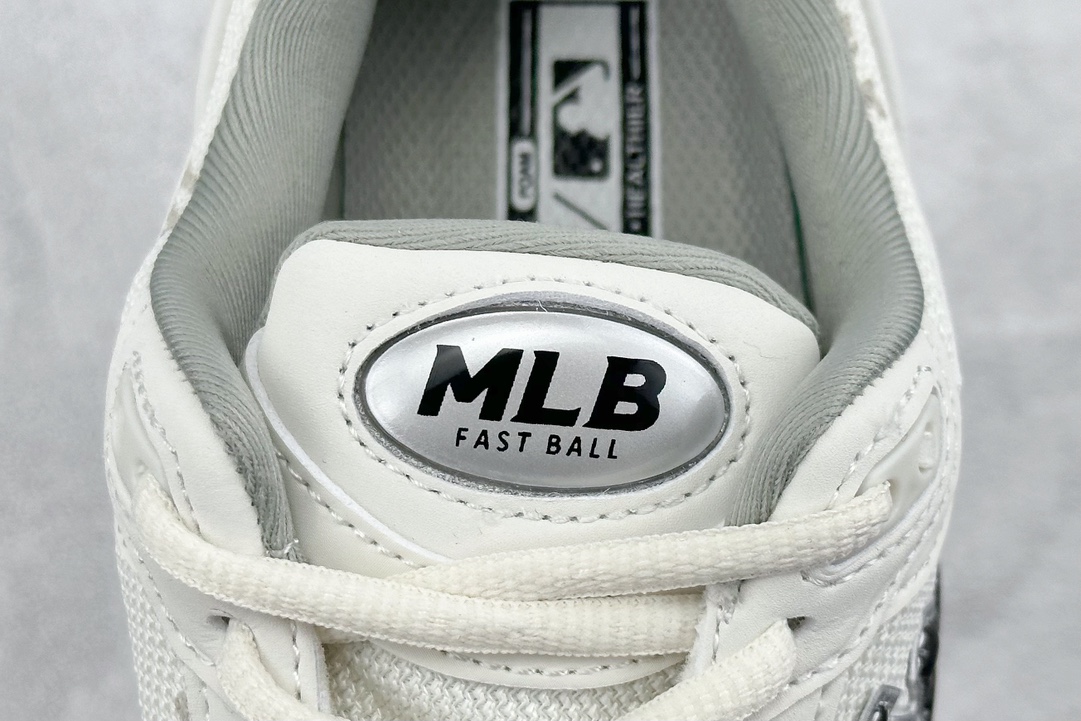 200 私 MLB 纽约洋基队 Fast Ball Classic 复古满印老花厚底透气休闲鞋