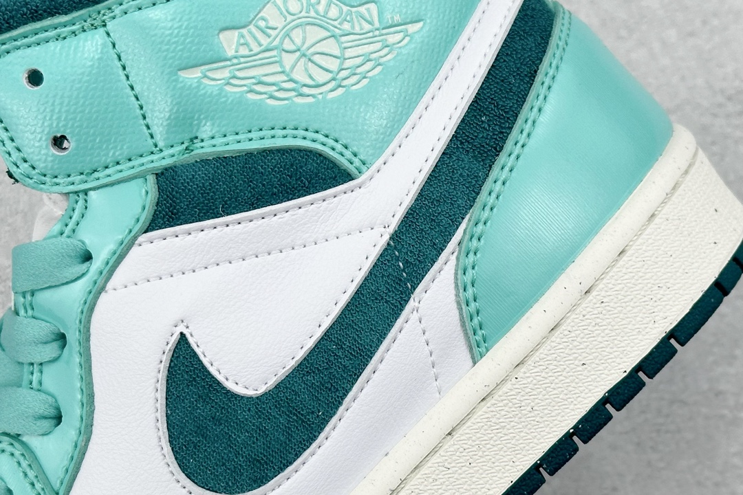 220 终端 K版 Jordan Air Jordan 1 Mid ”Bleached Turquoise” ME冰蓝 DZ3745-300