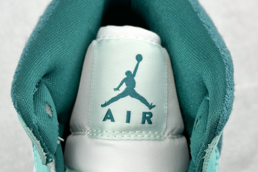 220 终端 K版 Jordan Air Jordan 1 Mid ”Bleached Turquoise” ME冰蓝 DZ3745-300