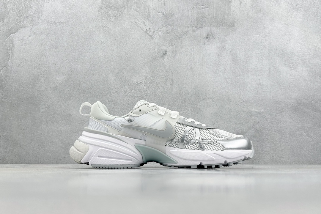 200 NIKE V2K Runtekk 减震防滑复古低帮跑步鞋 FD0736-104
