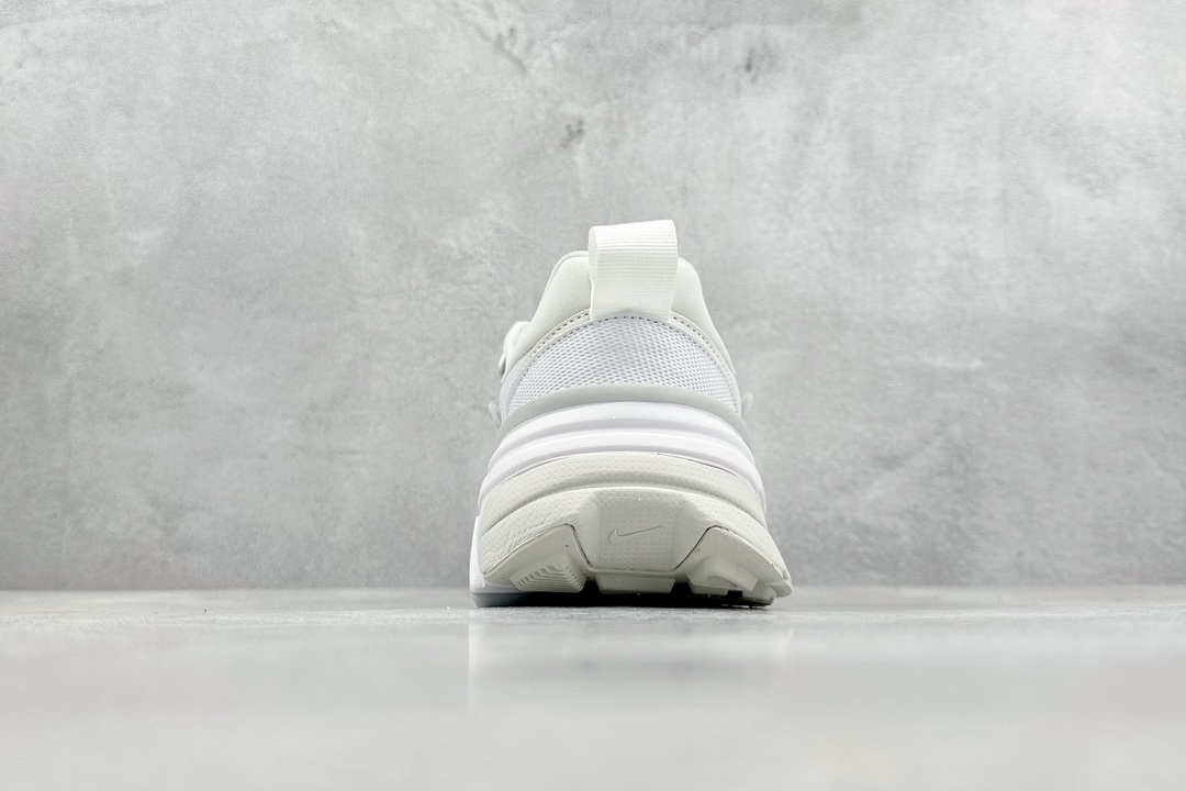 200 NIKE V2K Runtekk 减震防滑复古低帮跑步鞋 FD0736-104