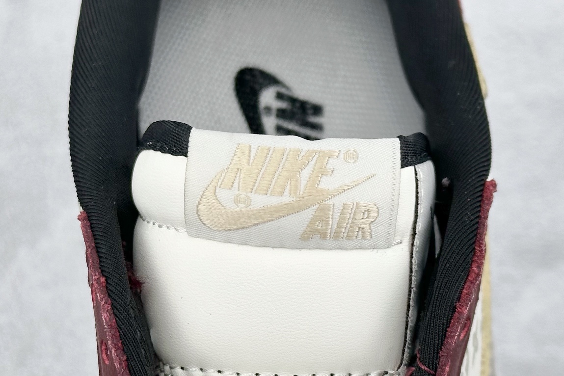 280 Travis Scott x Nike Air Jordan 1 Low x Louis Vuitton Air Jordan 1 Low 龙年限定倒钩 LX1988-400