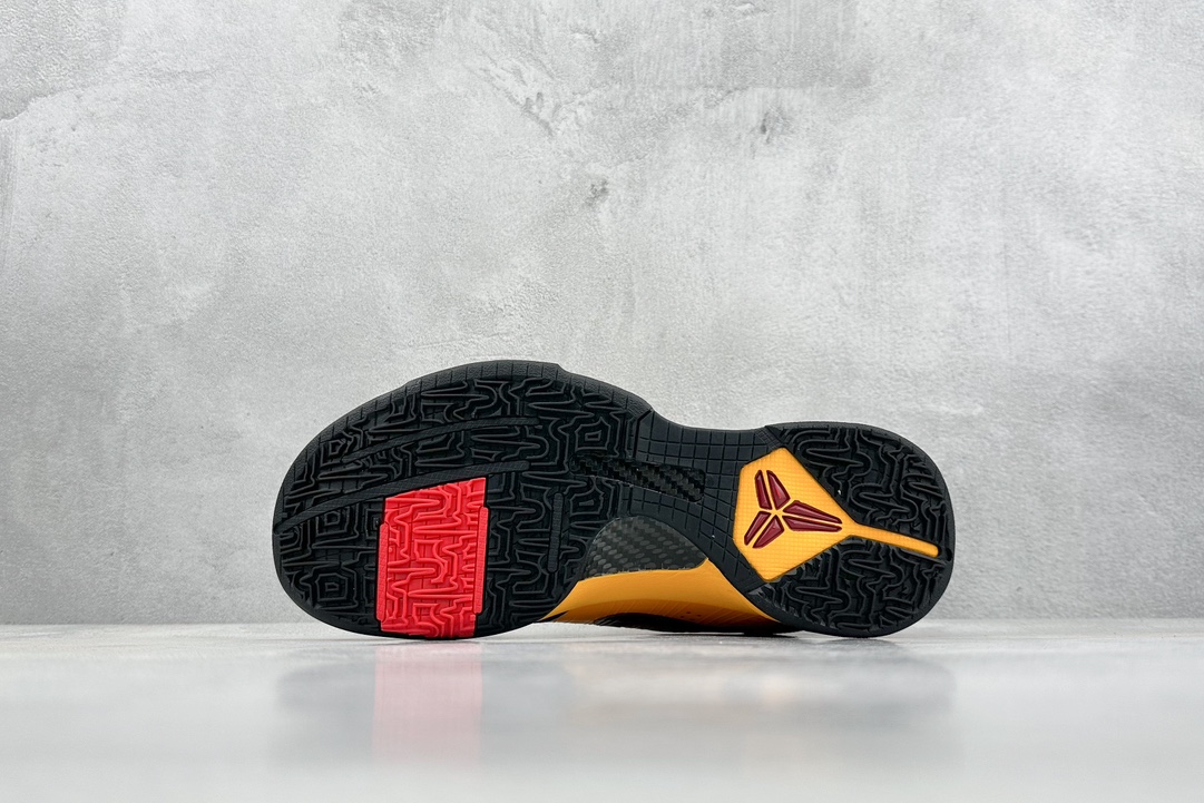 300 GJR版 NK Zoom Kobe ZK5 ”Bruce Lee” 科比五代 李小龙黑黄 CD4991-700