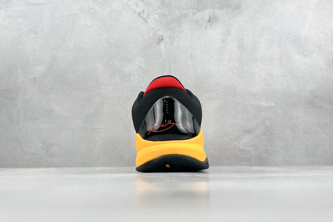 300 GJR版 NK Zoom Kobe ZK5 ”Bruce Lee” 科比五代 李小龙黑黄 CD4991-700
