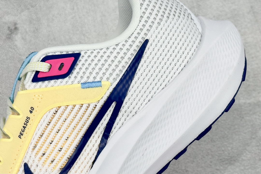 RS version of Air Zoom Pegasus 40 DV3853-105