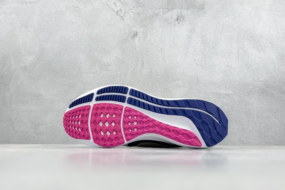 RS version of Air Zoom Pegasus 40 DV3853-105