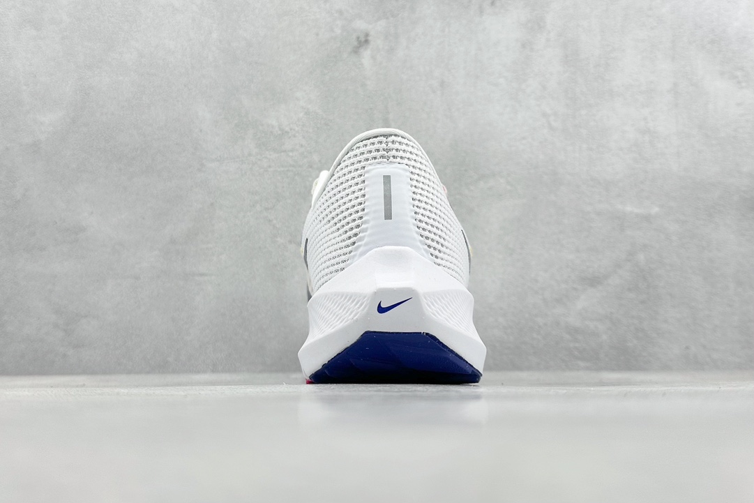 RS version of Air Zoom Pegasus 40 DV3853-105