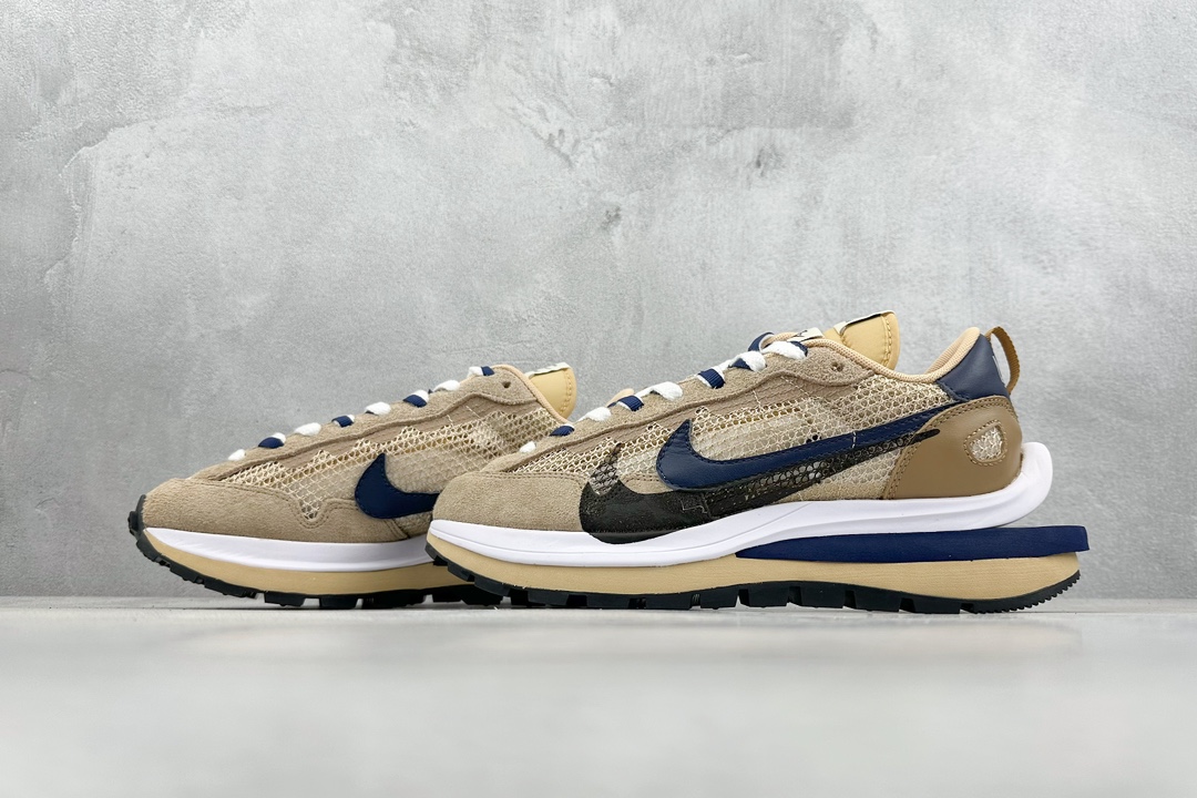 Sacai x NIKE VAPORWAFFLE sesame and blue void CV1363-102