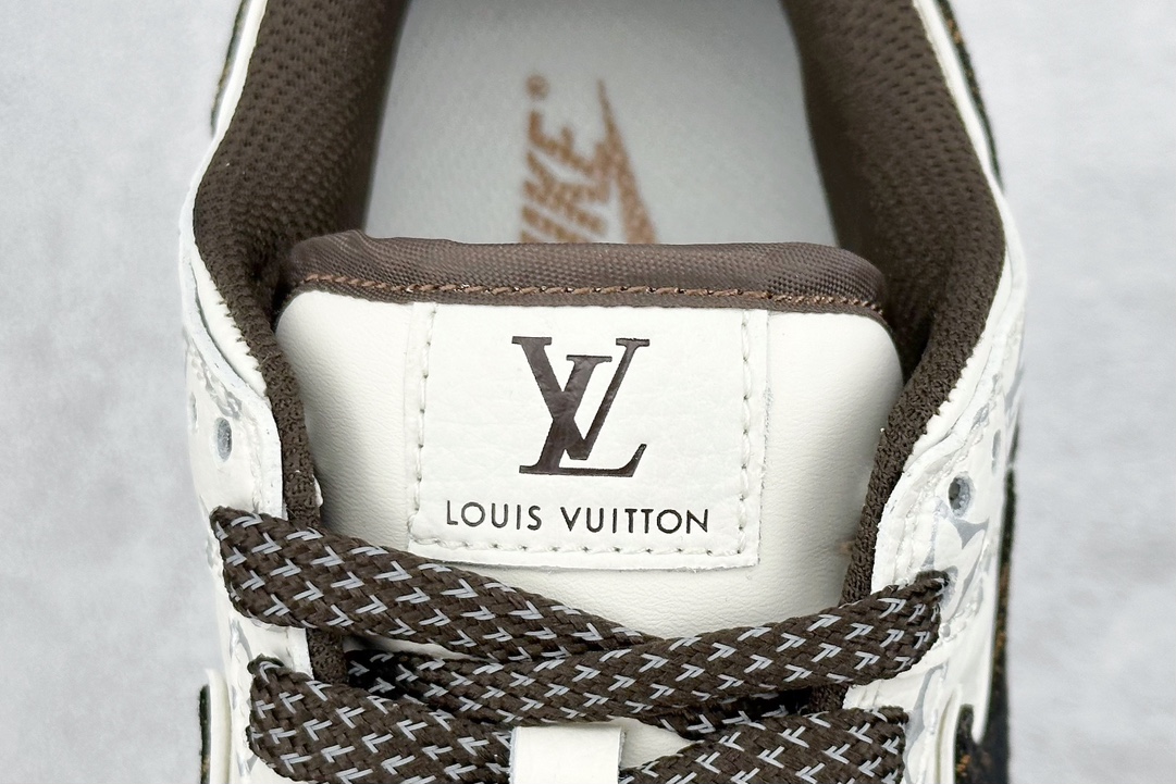 300 Nike SB Dunk Low x Louis Vuitton 印花米白黑 DQ1098-341