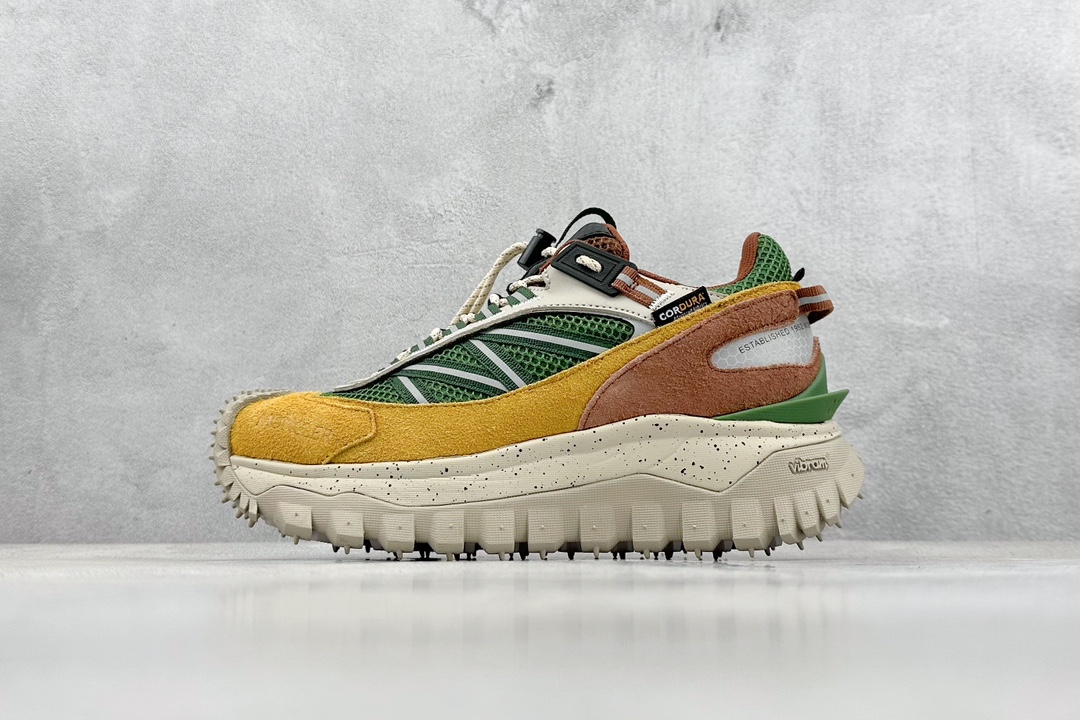 NO:272905,Terminal store OK Moncler Trailgrip GTX tear-resistant material mountain outdoor shoes #Shoe body is made of Cordura tear-resistant nylon/Gore-Tex waterproof material The midsole is built-in full palm carbon plate, support performance is full 3M reflective belt on the side #The outsole uses RB MD carbon plate TPU five-layer separation combination The sole is equipped with Vibram outsole to provide super grip and anti-slip performance Original large box packaging Get a pair of Moncler badge anti-layer bag Size 36 36.5 37.5 38 38.5 39 40 40.5 41 42 42.5 43 44 44.5 45 46 Code UO5154,,Moncler,Moncler19860909终端放店 OK Moncler 盟可睐/蒙口 Trailgrip GTX 抗撕裂材质山地户外鞋 #鞋身采用Cordura防撕裂尼龙/Gore-Tex防水材质 中底内置全掌碳板 支撑性能拉满 侧边3M反光带 #大底采用RB MD 碳板 TPU 五层分离组合 鞋底搭载Vibram外底提供超强的抓地力和防滑性能 原装大盒包装 内赠Moncler徽章防层袋一副 尺码36 36.5 37.5 38 38.5 39 40 40.5 41 42 42.5 43 44 44.5 45 46 编码UO5154,,Moncler,Moncler,Men's shoes