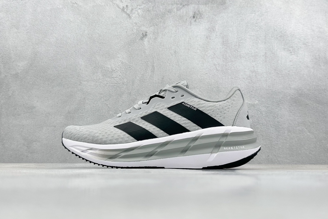 200 Adidas Adistar 1 系列休闲跑鞋 穿上这些为提供支撑而设计的阿迪达斯跑鞋  ID6164