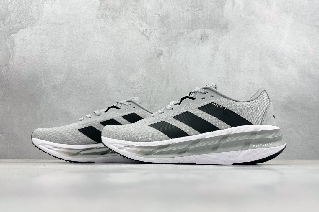 200 Adidas Adistar 1 系列休闲跑鞋 穿上这些为提供支撑而设计的阿迪达斯跑鞋  ID6164