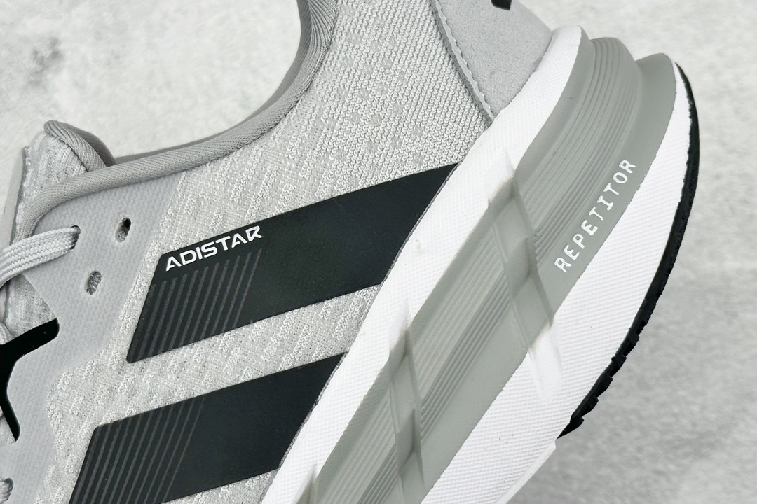 200 Adidas Adistar 1 系列休闲跑鞋 穿上这些为提供支撑而设计的阿迪达斯跑鞋  ID6164