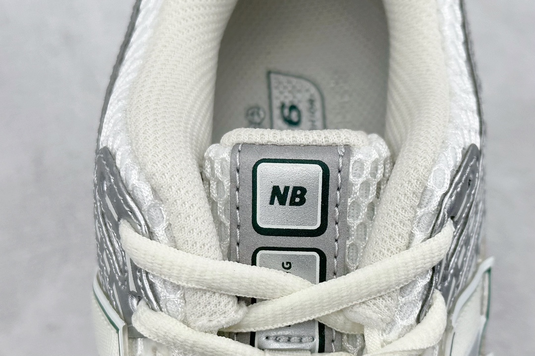 240 C版 New Balance NB新百伦系列复古老爹风休闲运动慢跑鞋 M1906REE