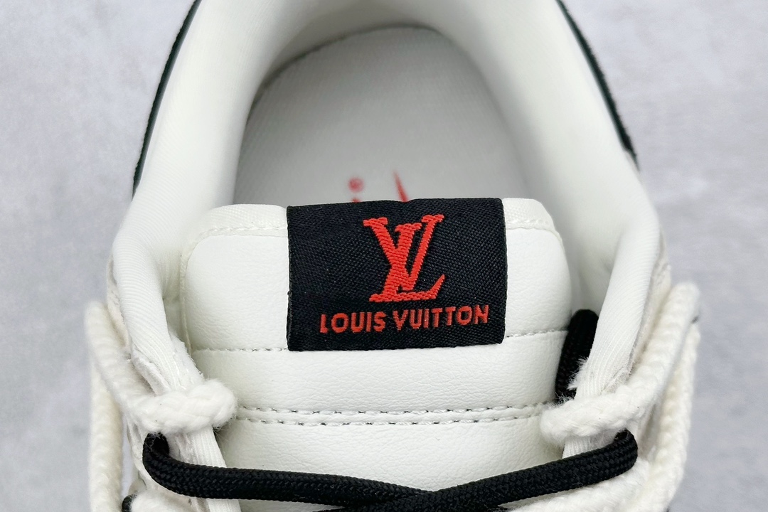 300 Nike SB Dunk Low x Louis Vuitton 白黑红 SJ2068-235