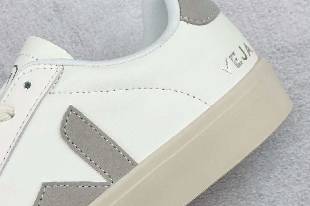 130 VEJA Leather Extra Sneakers 法国国民V字经典小白板鞋