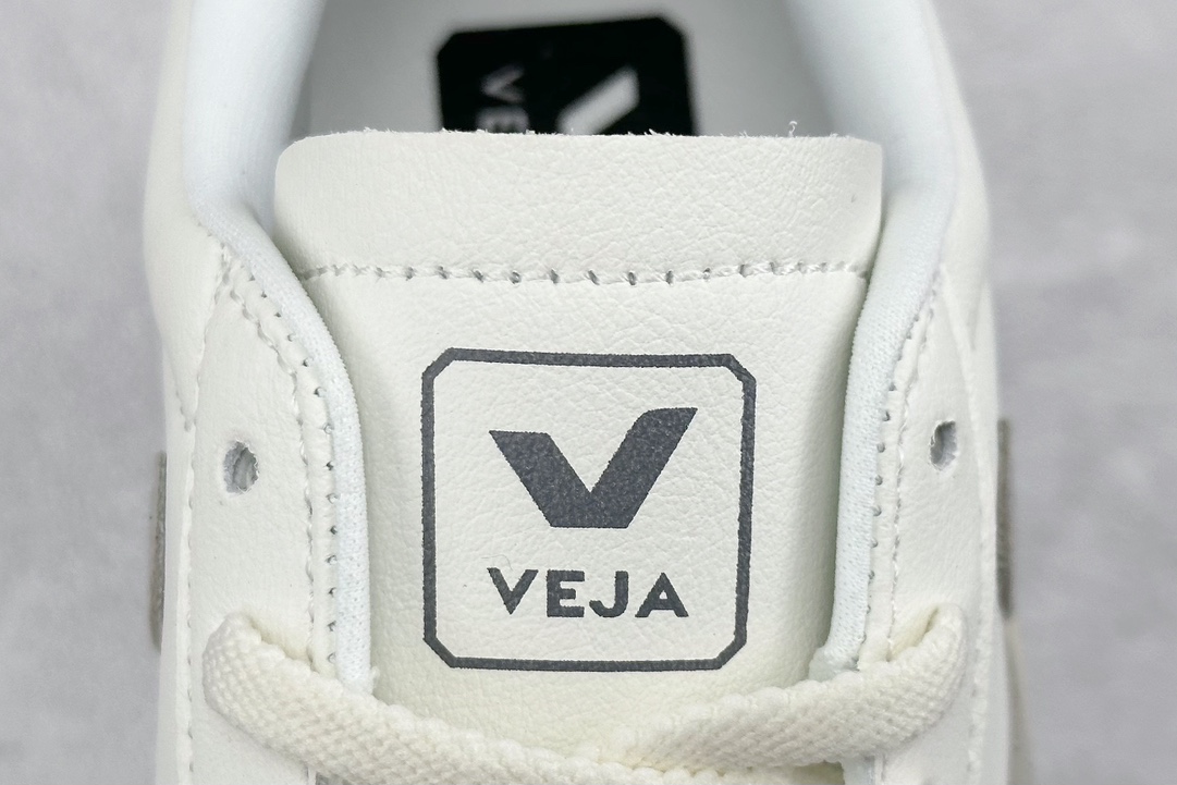 130 VEJA Leather Extra Sneakers 法国国民V字经典小白板鞋