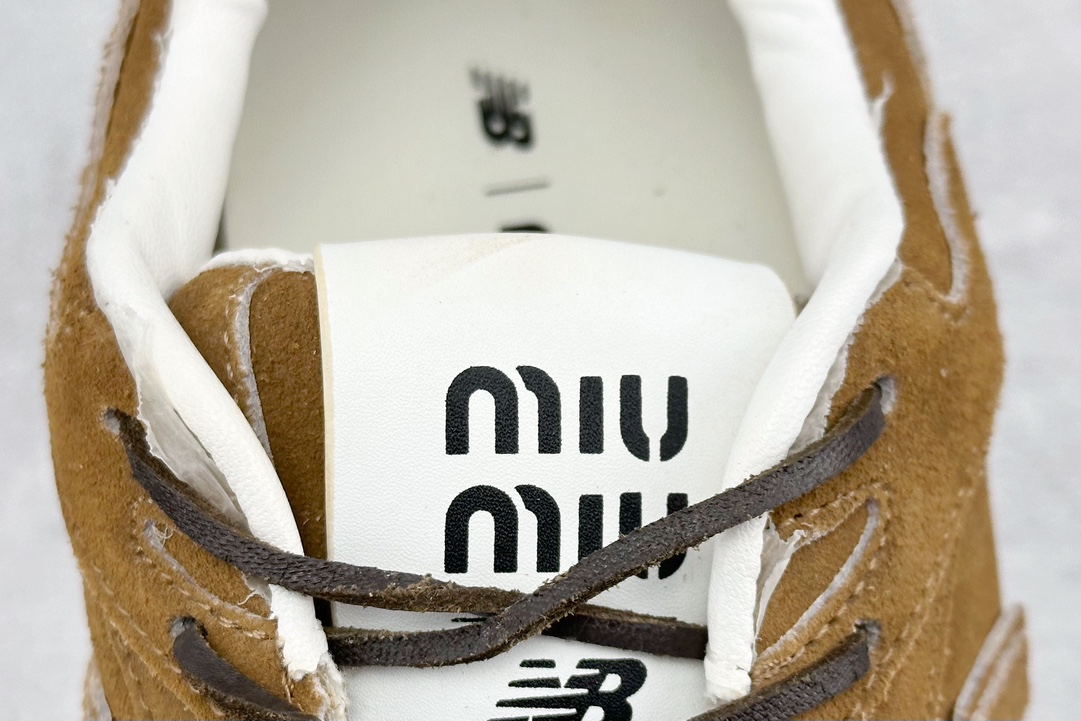 260 J版 Miu Miu x New Balance联名款运动鞋 New Balance 530 学院风