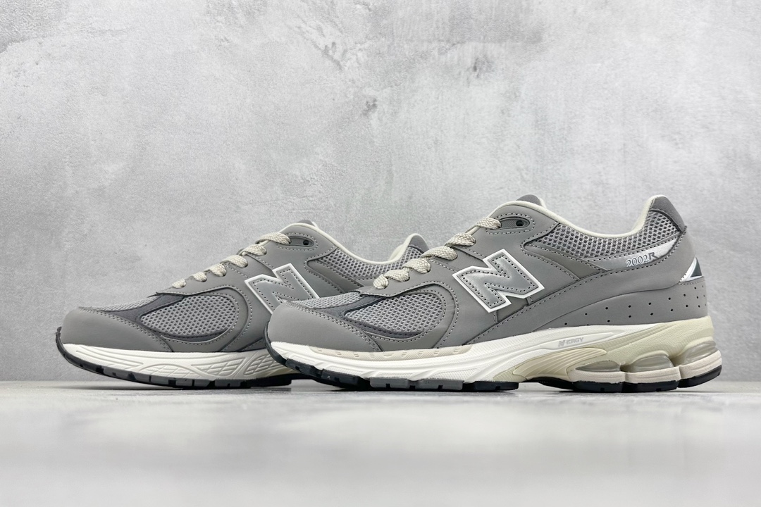 180 New Balance NB 2002R 灰米色 M2002RNM