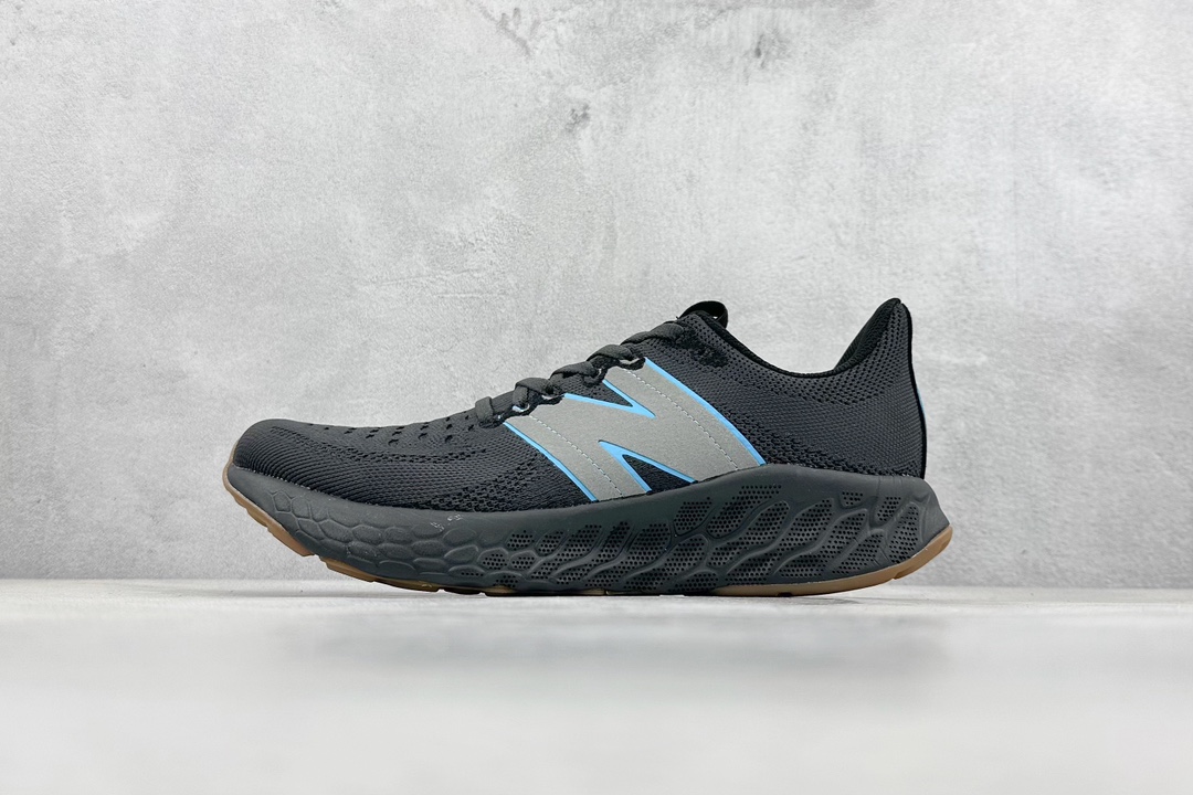 200 New Balance NB FuelCell Supercomp NB X REBEL 跑步鞋 M10802Z