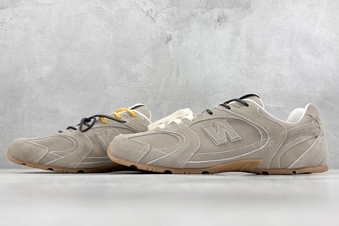 260 J版 Miu Miu x New Balance联名款运动鞋 New Balance 530 学院风