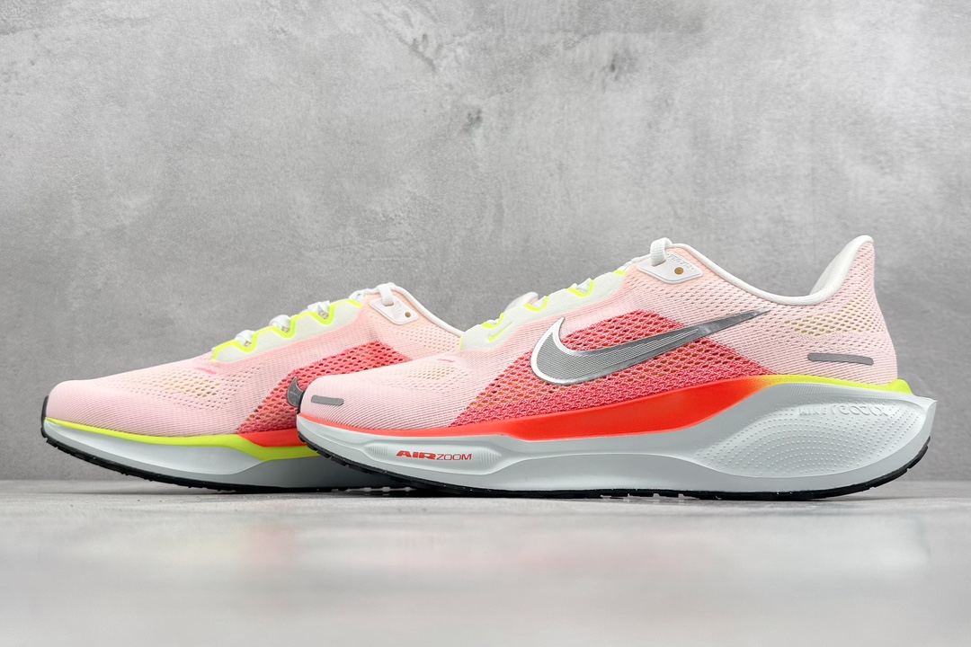 RS版 NK Air Zoom Pegasus 41鞋面采用外层由韧性纱线+内层网眼布的设计，在确保稳定