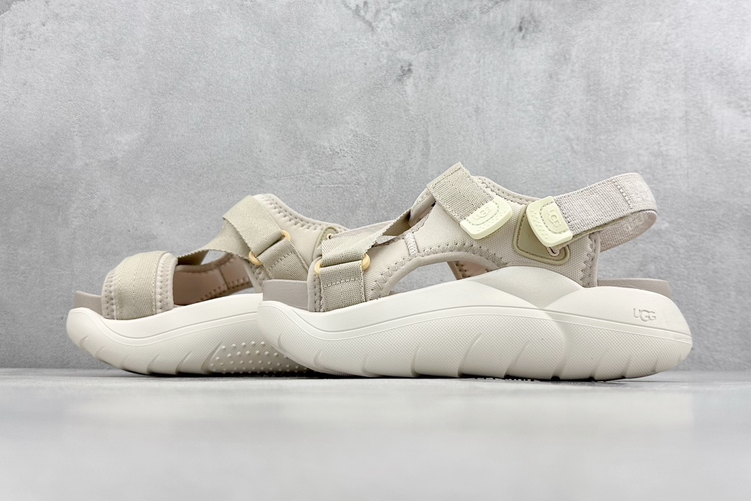 UGG sandals are the same as those worn by celebrities. Originally developed in Dongguan. Open-toed Velcro sandals with one strap