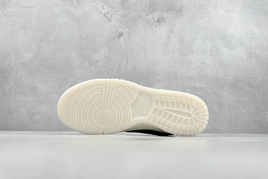 Nike SB Dunk Low x Louis Vuitton NYC Dragon Year Limited Edition Off-White Hook CF3688-001