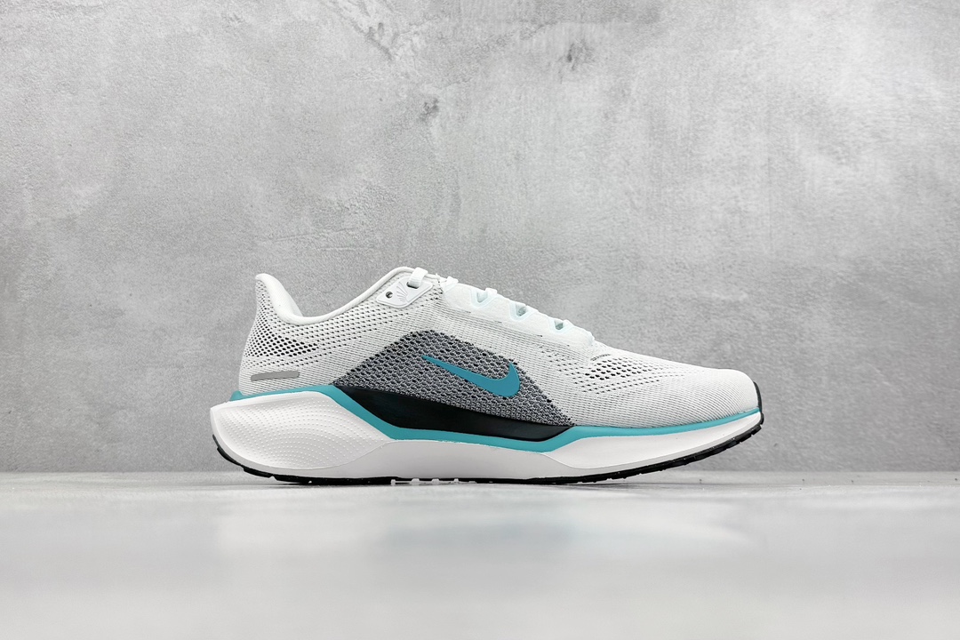 RS版 NK Air Zoom Pegasus 41鞋面采用外层由韧性纱线+内层网眼布的设计，在确保稳定