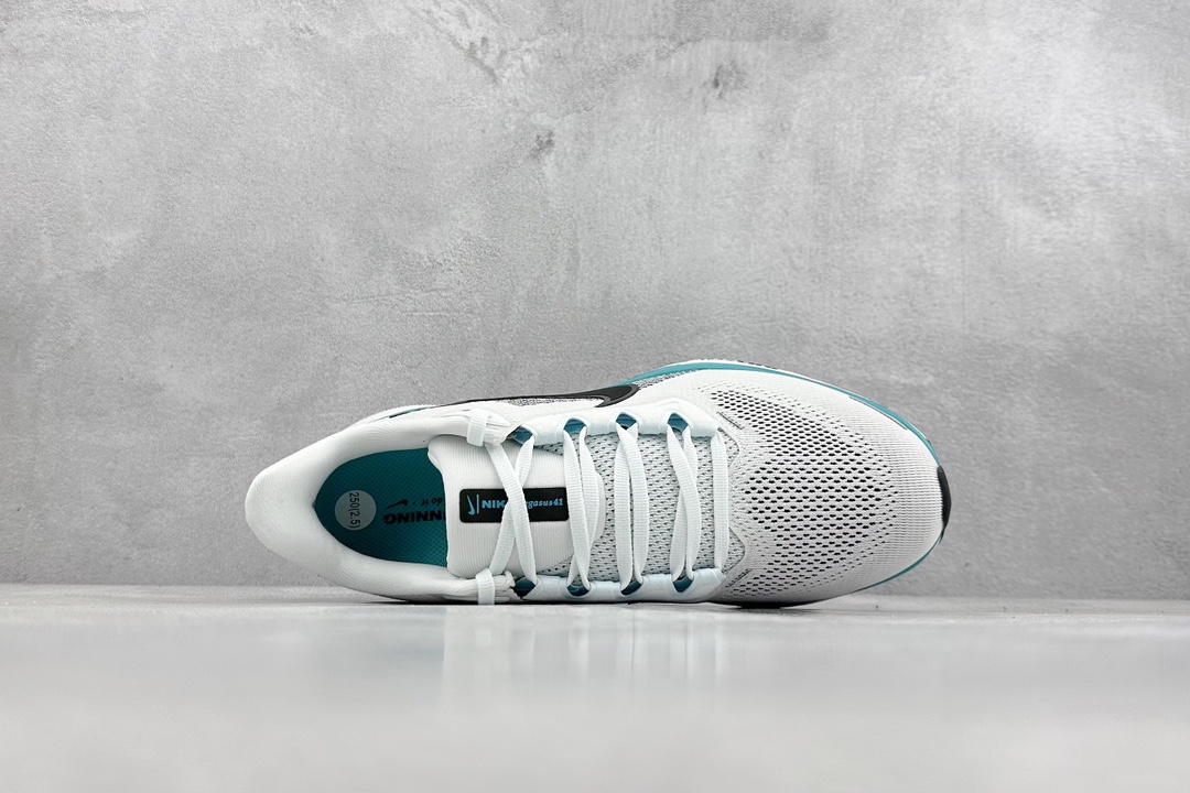 RS版 NK Air Zoom Pegasus 41鞋面采用外层由韧性纱线+内层网眼布的设计，在确保稳定