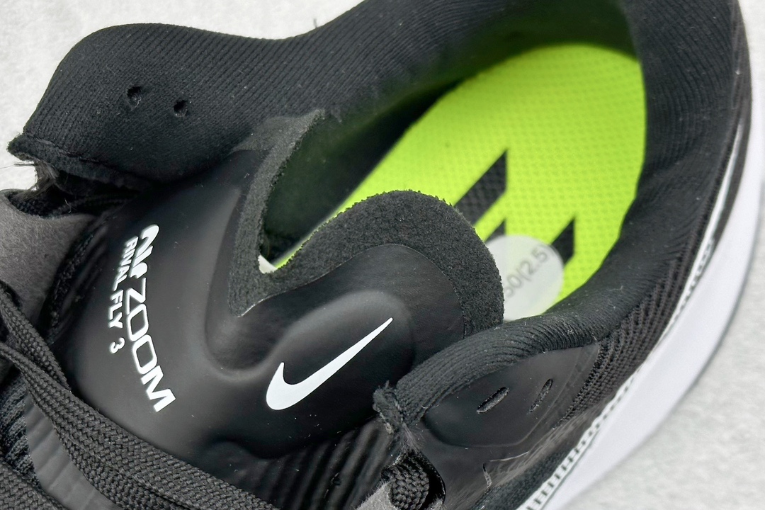 RS版 NIKE AIR Zoom RIVAL Fly 3. 超轻跑步鞋织物减震轻盈跑步鞋 该鞋款专为训