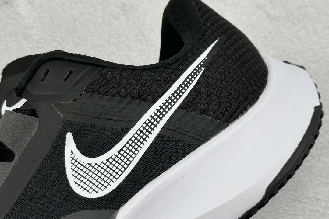 RS版 NIKE AIR Zoom RIVAL Fly 3. 超轻跑步鞋织物减震轻盈跑步鞋 该鞋款专为训