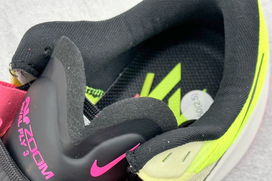 RS版 NIKE AIR Zoom RIVAL Fly 3. 超轻跑步鞋织物减震轻盈跑步鞋 该鞋款专为训