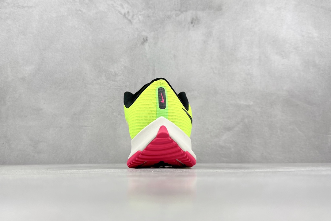 RS版 NIKE AIR Zoom RIVAL Fly 3. 超轻跑步鞋织物减震轻盈跑步鞋 该鞋款专为训
