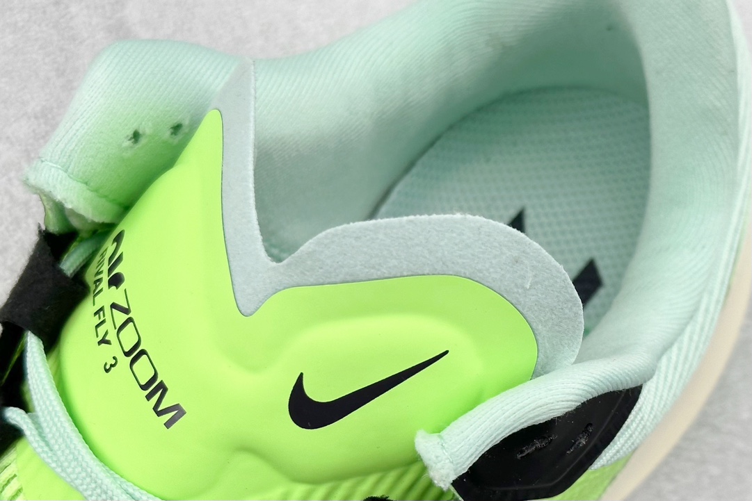 RS版 NIKE AIR Zoom RIVAL Fly 3. 超轻跑步鞋织物减震轻盈跑步鞋 该鞋款专为训