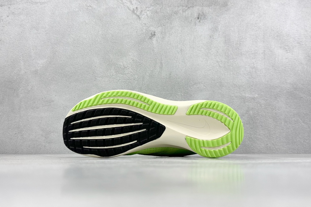 RS版 NIKE AIR Zoom RIVAL Fly 3. 超轻跑步鞋织物减震轻盈跑步鞋 该鞋款专为训