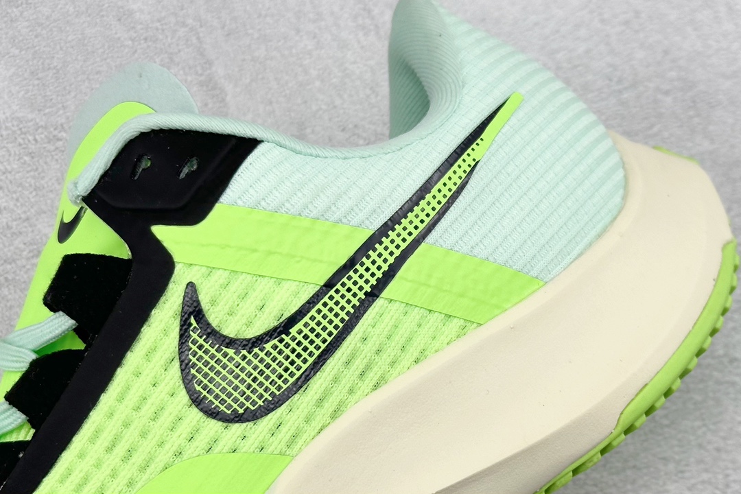 RS版 NIKE AIR Zoom RIVAL Fly 3. 超轻跑步鞋织物减震轻盈跑步鞋 该鞋款专为训