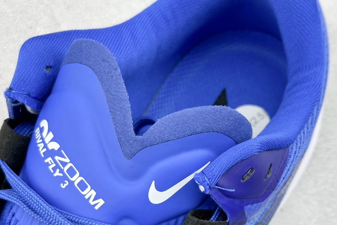 RS版 NIKE AIR Zoom RIVAL Fly 3. 超轻跑步鞋织物减震轻盈跑步鞋 该鞋款专为训