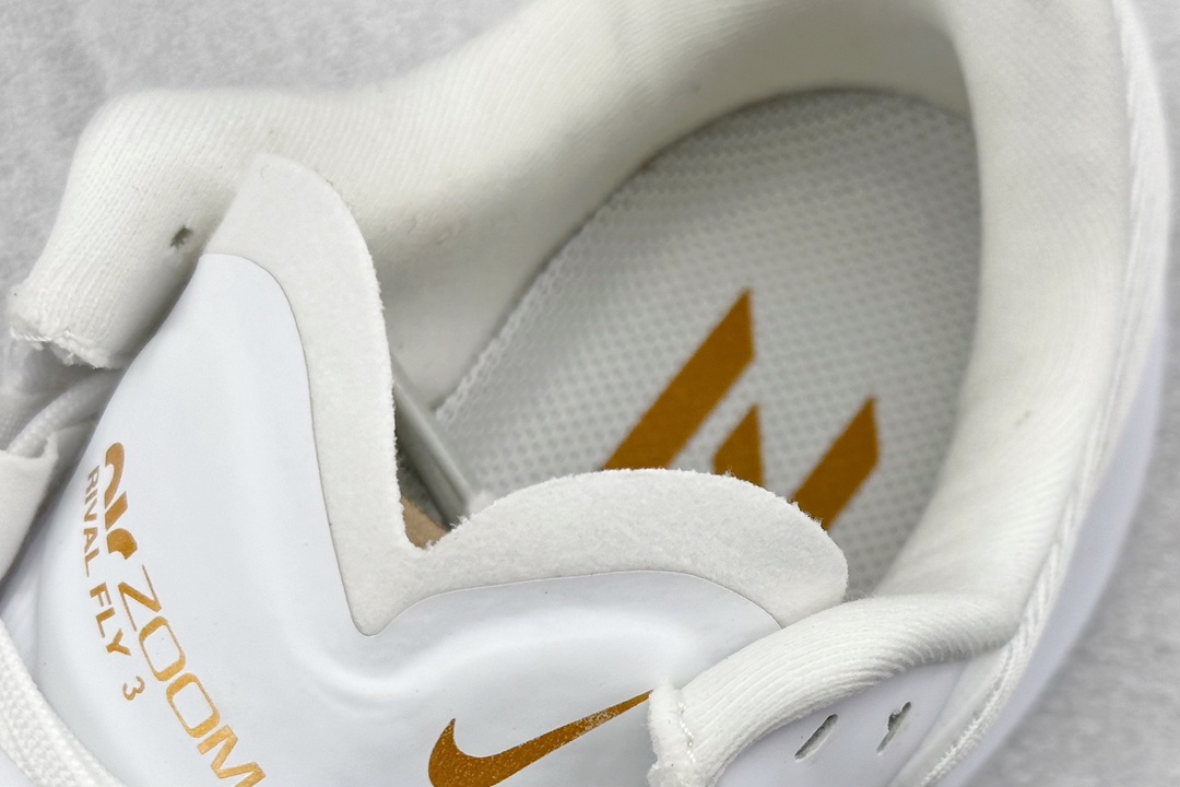 RS版 NIKE AIR Zoom RIVAL Fly 3. 超轻跑步鞋织物减震轻盈跑步鞋 该鞋款专为训
