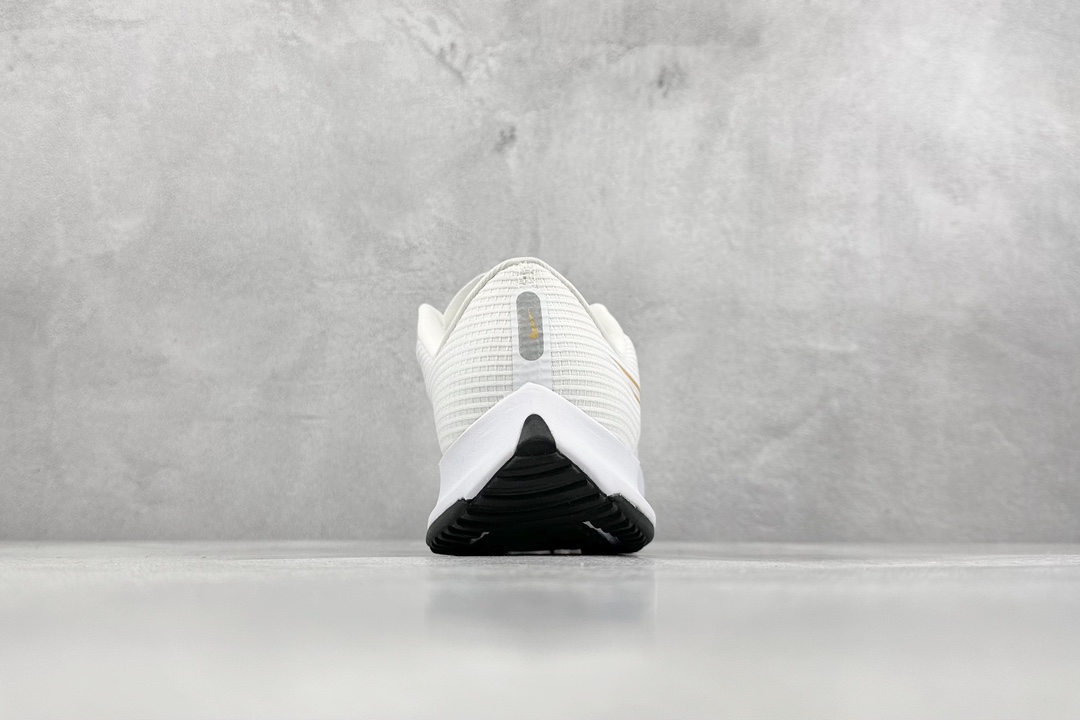 RS版 NIKE AIR Zoom RIVAL Fly 3. 超轻跑步鞋织物减震轻盈跑步鞋 该鞋款专为训