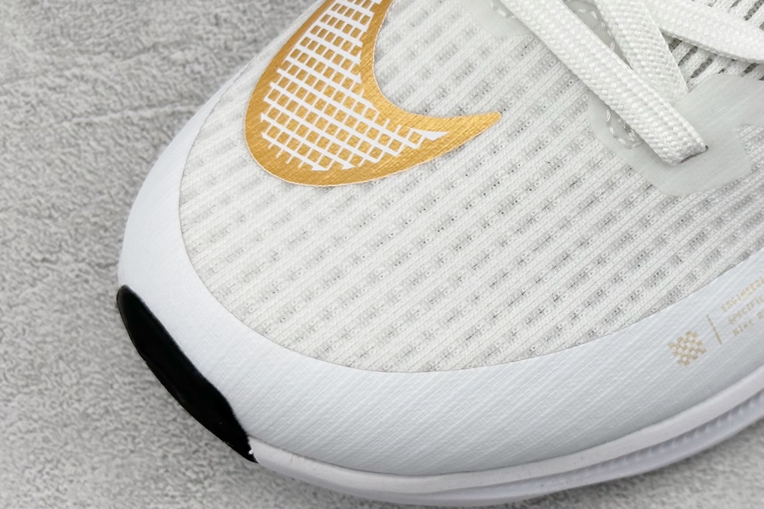 RS版 NIKE AIR Zoom RIVAL Fly 3. 超轻跑步鞋织物减震轻盈跑步鞋 该鞋款专为训