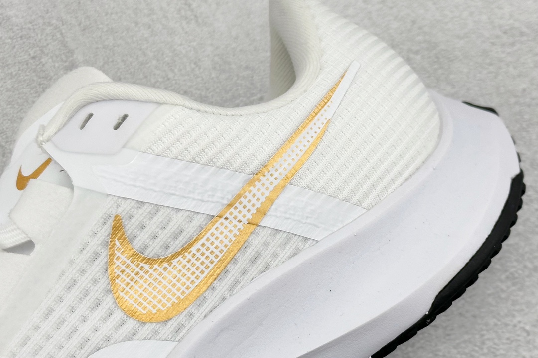 RS版 NIKE AIR Zoom RIVAL Fly 3. 超轻跑步鞋织物减震轻盈跑步鞋 该鞋款专为训